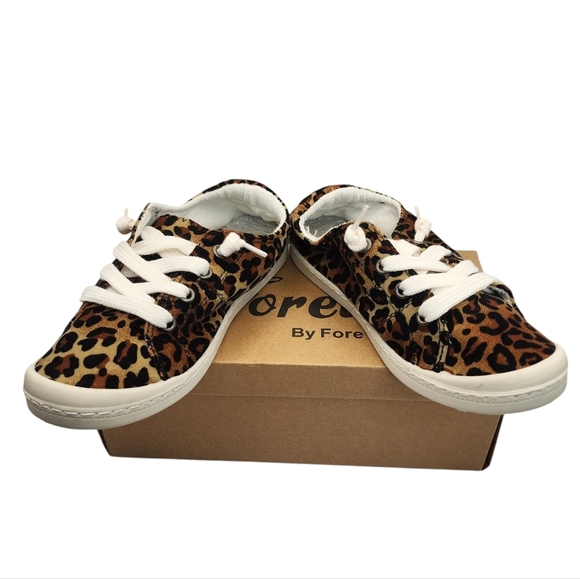 NWOT Forever Link Leopard Print  Sneakers Size 5 - Picture 1 of 8